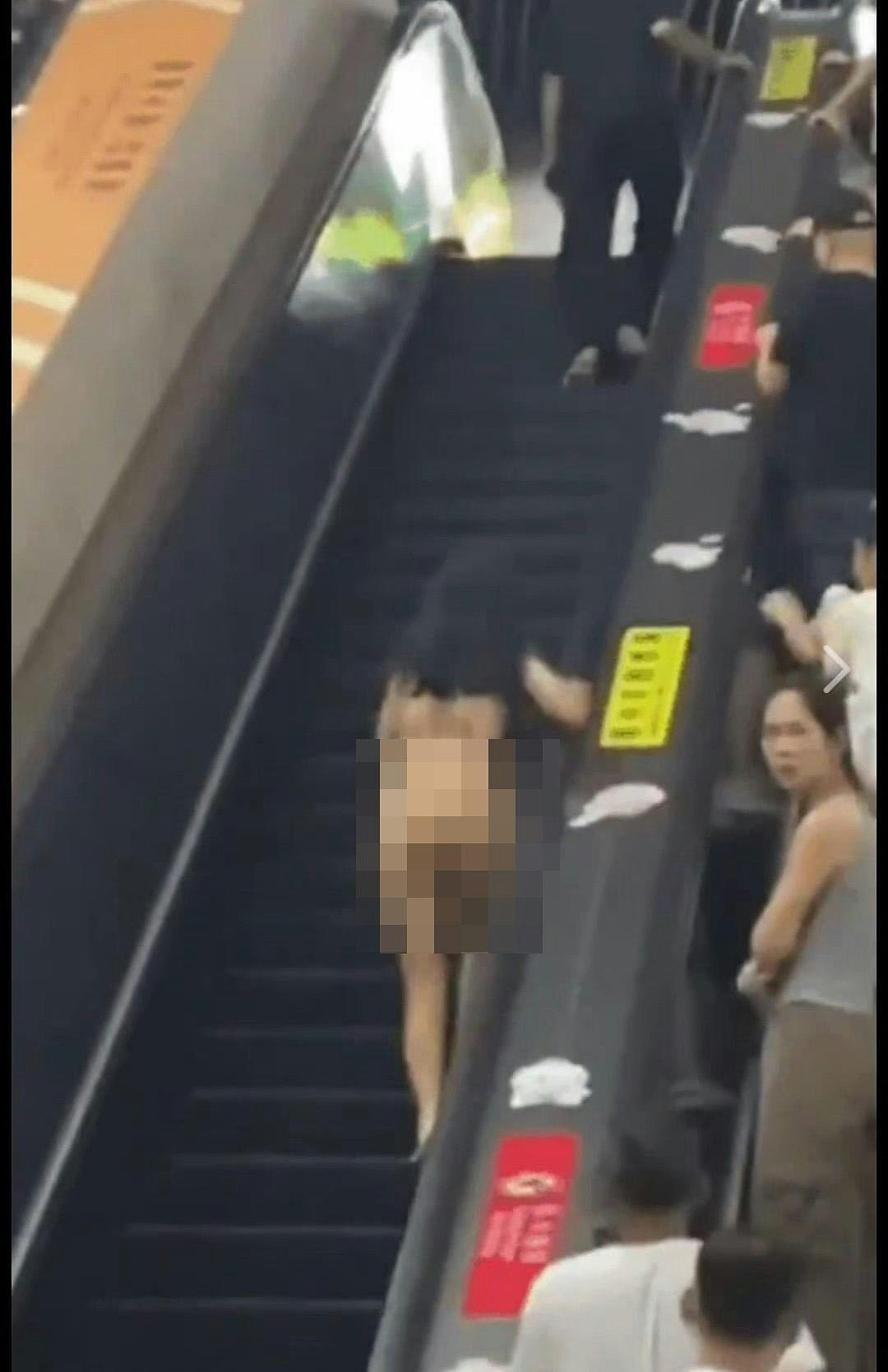 澳门海关惊现“裸女大暴走”！众目睽睽之下全裸狂奔，网民：底裤都输没了？（视频/组图） - 3