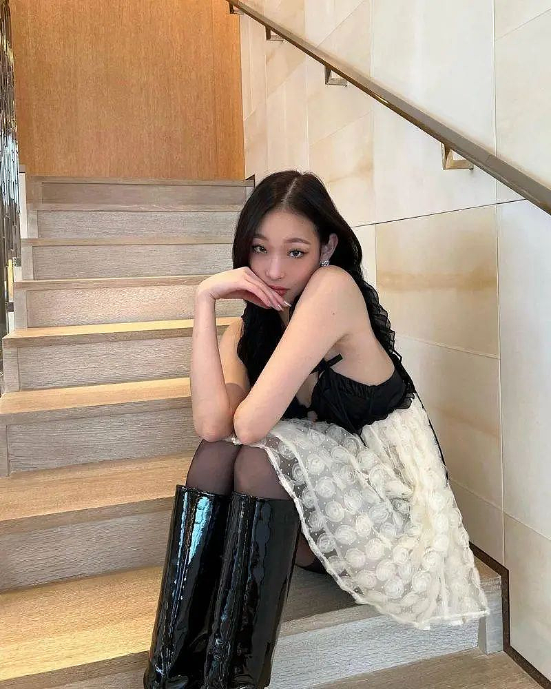 三星家族千金C位出道当唱跳偶像！自带顶级资源却卖“辛苦自立”人设？网友：财阀二三代也来抢饭碗！（组图） - 15