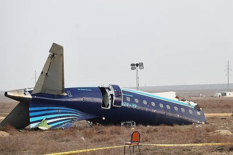 阿航空难38人死亡，普京道歉！3架乌克兰无人机侵入，俄军发射2枚导弹，在客机数米外爆炸（组图） - 2