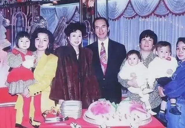 何超莲在豪宅过中秋，阖家团圆唯独不见窦骁，豪门女从来不是恋爱脑（组图） - 11