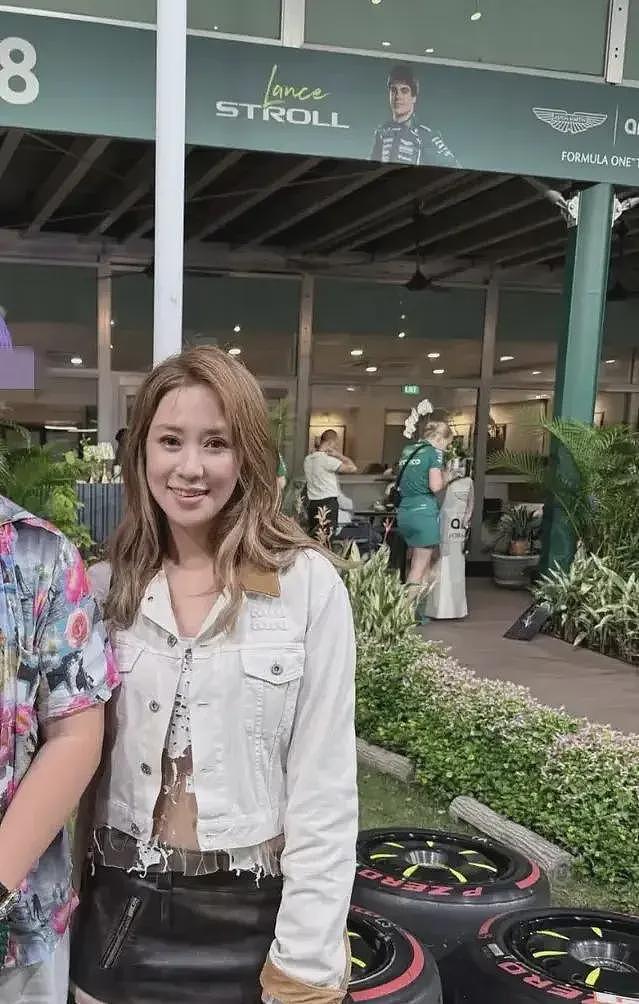 42岁徐子淇现身新加坡!穿搭时髦一头金发超美,很在意李家诚看法(组图) - 3