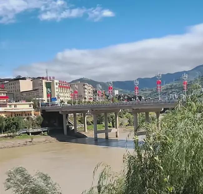 陕西29岁新郎跳河后续：遗体已找到，家属住院，朋友圈藏秘密（组图） - 1