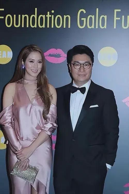 42岁徐子淇现身新加坡!穿搭时髦一头金发超美,很在意李家诚看法(组图) - 6