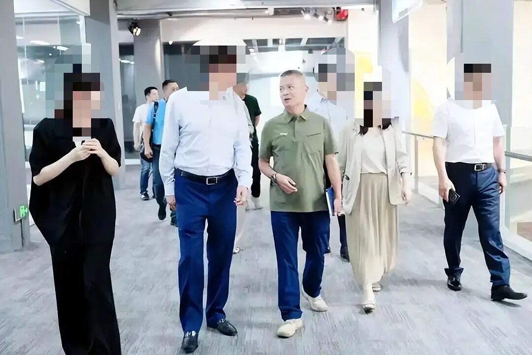 娃哈哈核心成员、宗馥莉“心腹”严学峰，被解除立案审查，已正常上班！知情人士：宗馥莉9日正常上班（组图） - 1