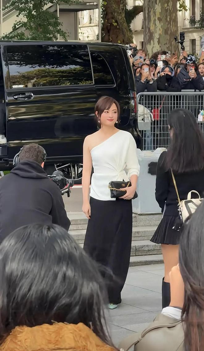 钱再多有什么用？看刘亦菲、赵丽颖的现状，给所有女明星提了个醒（组图） - 9