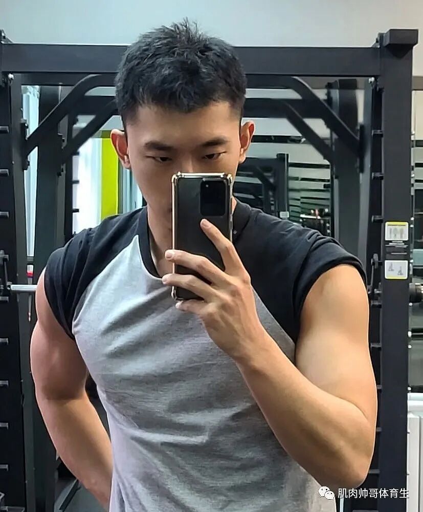 【帅哥】地表最强健身房肌肉男,黑皮大男孩,痞帅大胸肌(组图) - 5