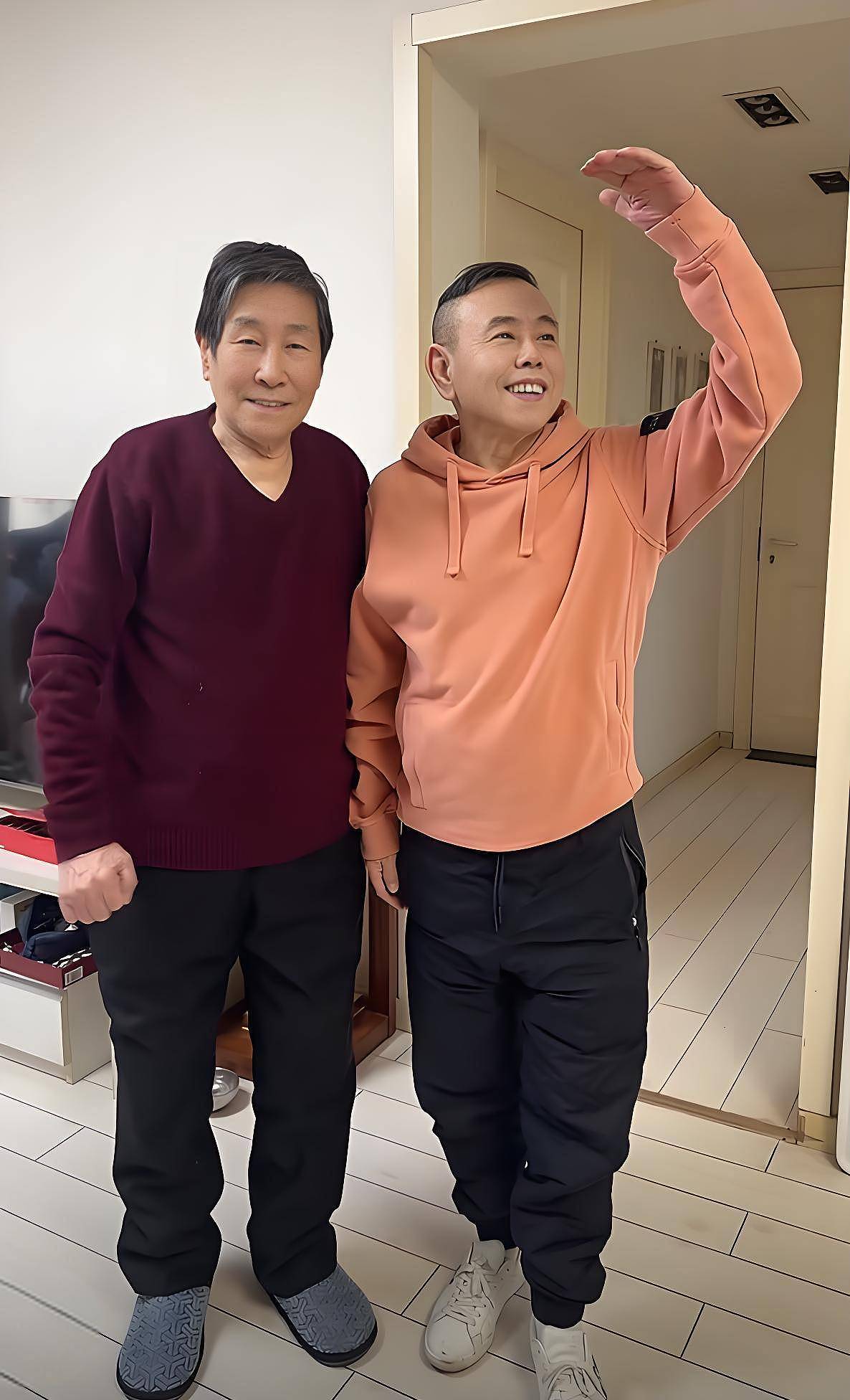 68岁潘长江陪父母过中秋！头发白了也要做孝子（组图） - 7