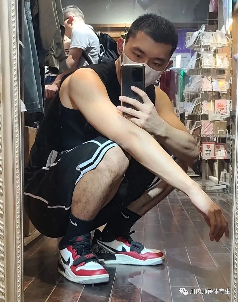 【帅哥】地表最强健身房肌肉男,黑皮大男孩,痞帅大胸肌(组图) - 6