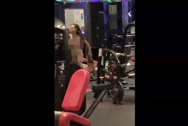 【美女】女子带猫进健身房遭拒,竟脱衣全裸大闹健身房,网友:太辣眼睛了吧(组图) - 2