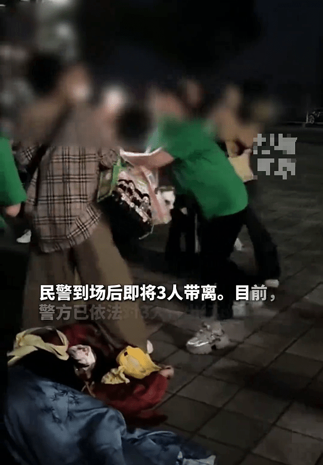 王一博粉丝疑争应援地盘互殴被拘!上海国际赛车场外变“战场”(视频/组图) - 1