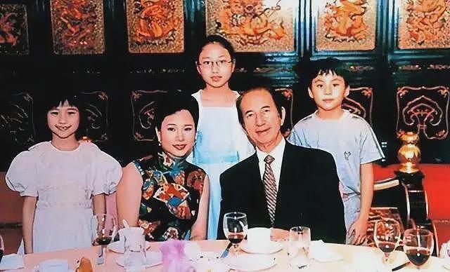 何超莲在豪宅过中秋，阖家团圆唯独不见窦骁，豪门女从来不是恋爱脑（组图） - 15