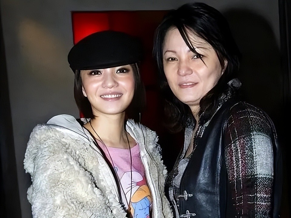 被亲妈卷走1亿,遭全网封杀:张韶涵的43岁,是一场完美的“反杀”(组图) - 10