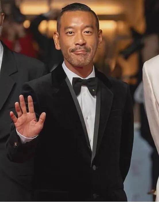 香港知名男星被曝让替身上吊一分钟，紧急就医，任贤齐愤怒罢演（组图） - 2