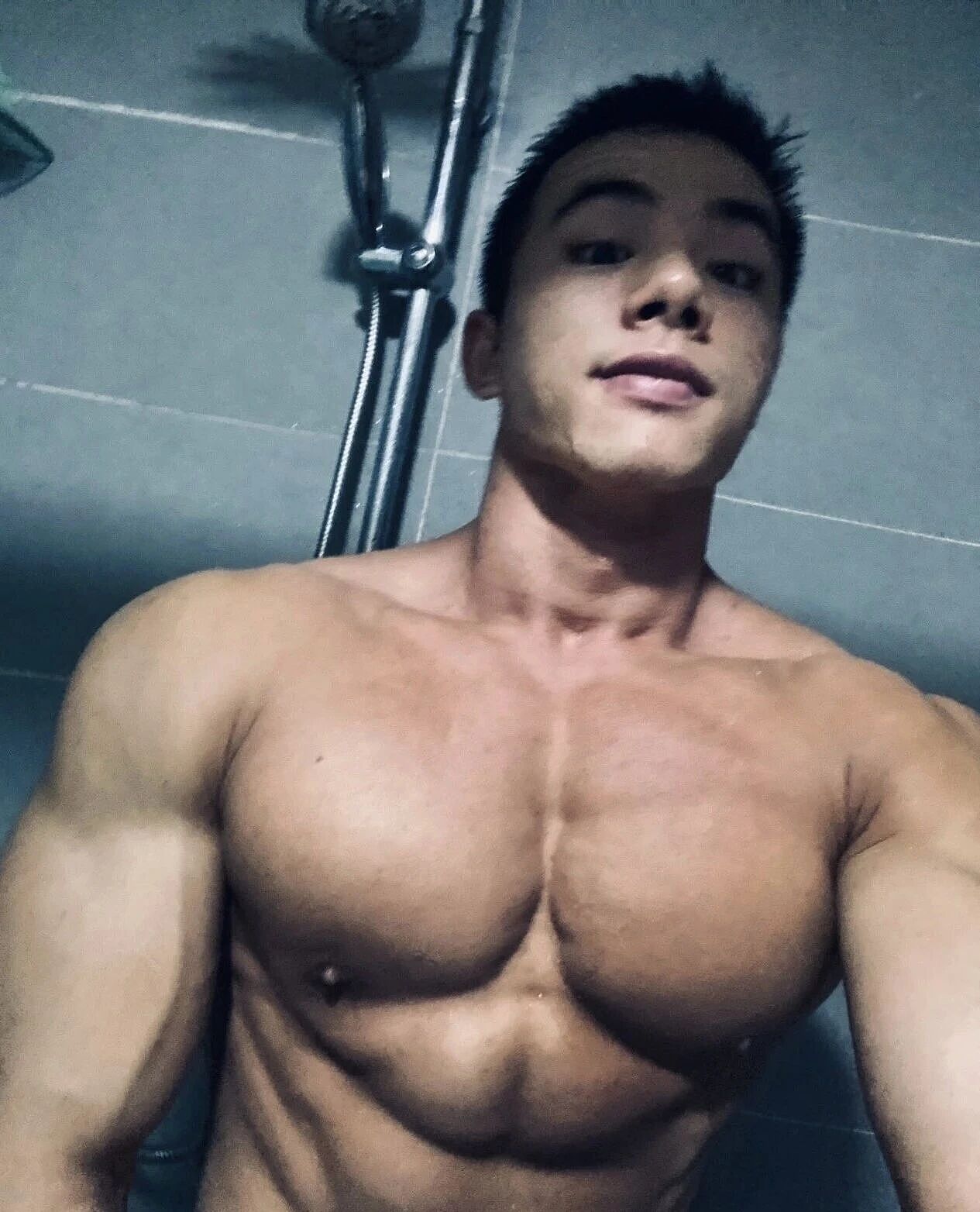 【帅哥】健身猛男因太“大”遭女生嫌弃!男网友:太羡慕了(组图) - 8