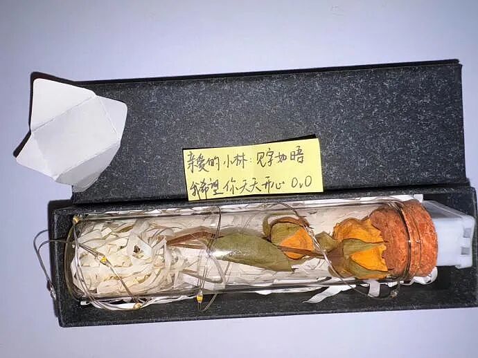 【爆笑】男朋友送的礼物打开署名不是自己怎么办？网友夺笋：砸他脸上啊 ​​​（组图） - 3