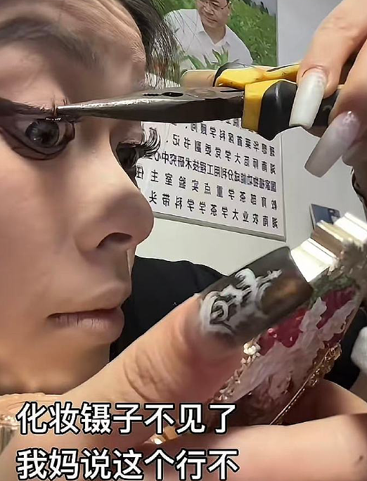【爆笑】男朋友送的礼物打开署名不是自己怎么办？网友夺笋：砸他脸上啊 ​​​（组图） - 35