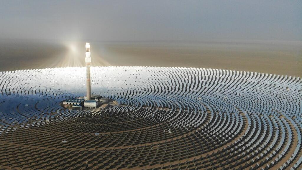 中国建成全球最大太阳能发电站，西部沙漠超级工程（图） - 1