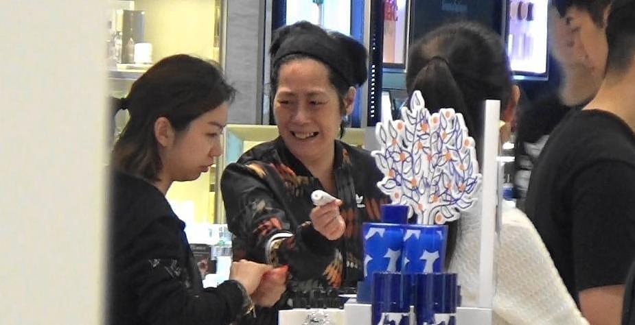 关淑怡病情告急！84岁父亲慌张赶往医院探视，神情难过目光呆滞（组图） - 6