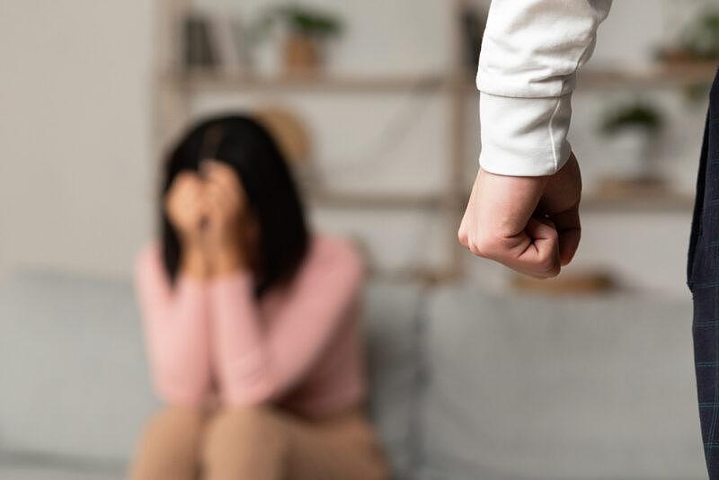华男因手机信息怀疑妻子出轨，将其暴力踢打致死！辩称“只是想叫醒她”（组图） - 2