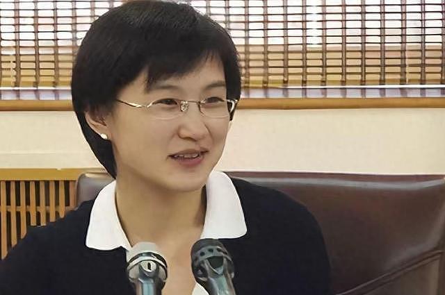 被要求滚出主持界，成为众矢之的，54岁央视主持董倩做错了什么？（组图） - 24