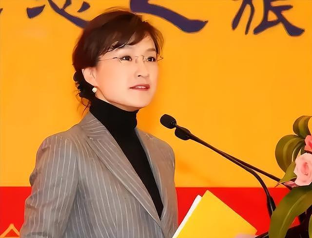 被要求滚出主持界，成为众矢之的，54岁央视主持董倩做错了什么？（组图） - 6