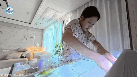 00后过气女星突然爆红：无聊的生活，无聊的房子，你们为什么上头了？（组图） - 12