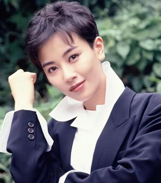 中国第一“女星收割机”！泡28位超美女星，花3亿换肾，最后娶了平平无奇的她...（组图） - 7