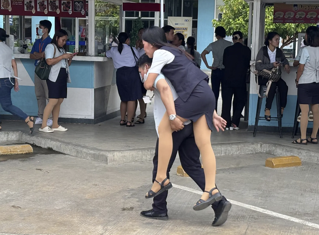 突发7.6级强震! 两场地震接连触发海啸警报! 城市坍塌，机场裂开，民众奔逃，死伤惨重（视频/组图） - 15