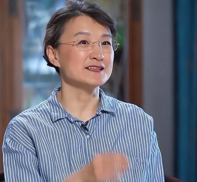 被要求滚出主持界，成为众矢之的，54岁央视主持董倩做错了什么？（组图） - 32