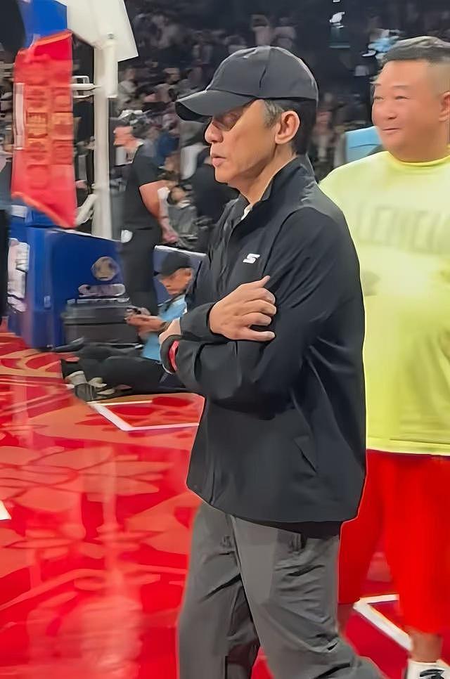 NBA中国赛！章子怡穿透视装，梁朝伟紧张到发抖，姜涛打球被群嘲（组图） - 9