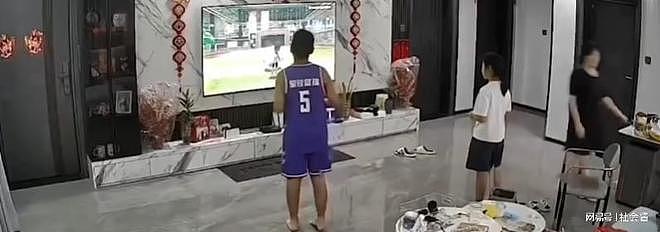 网传两个二婚父母吵架动手，男方失手摔死女方孩子，监控曝光令人心痛（视频/组图） - 4