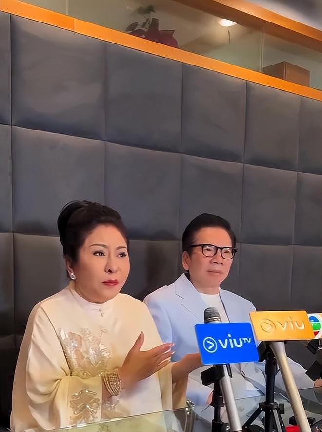 向华强辟谣封神！12亿孙礼+45年零出轨婚姻，藏着豪门的真底色（组图） - 4