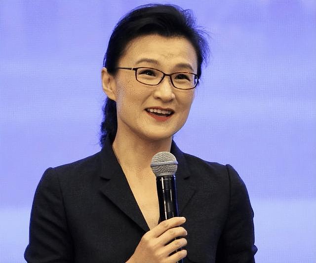 被要求滚出主持界，成为众矢之的，54岁央视主持董倩做错了什么？（组图） - 3