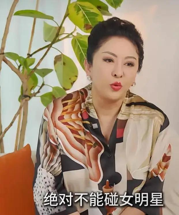 向华强辟谣封神！12亿孙礼+45年零出轨婚姻，藏着豪门的真底色（组图） - 11