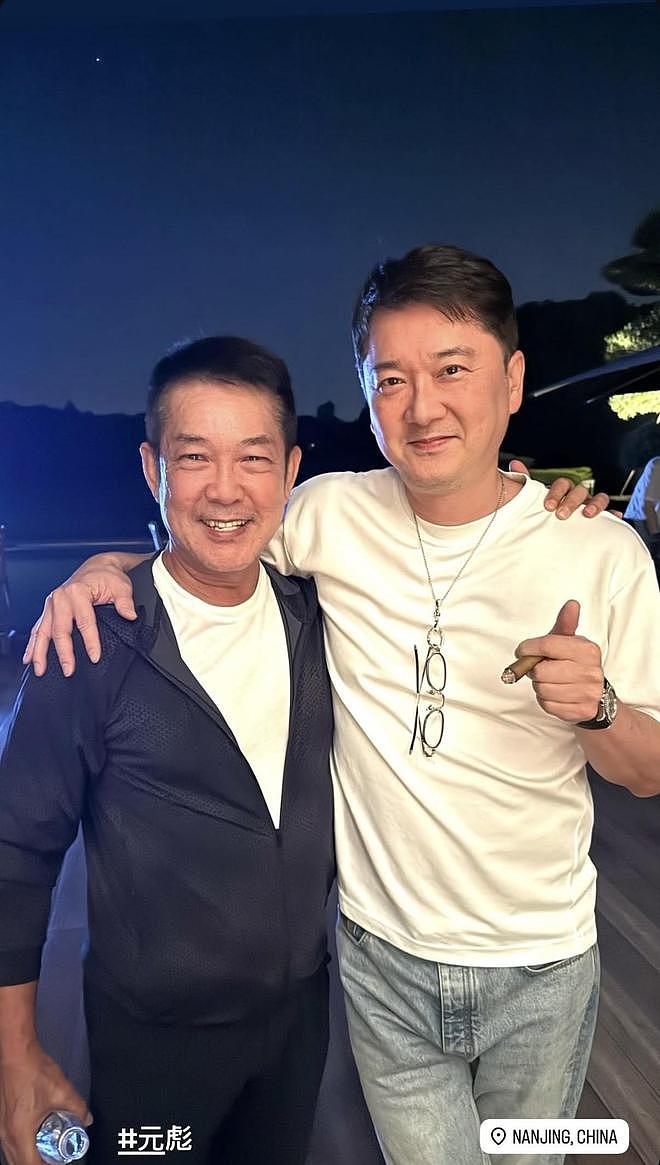64岁关之琳现身南京眼镜店，打扮优雅不失贵气，与老板娘喝下午茶（组图） - 5