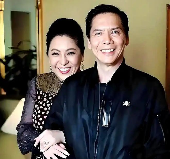 向华强辟谣封神！12亿孙礼+45年零出轨婚姻，藏着豪门的真底色（组图） - 12