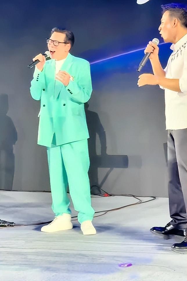 向华强辟谣封神！12亿孙礼+45年零出轨婚姻，藏着豪门的真底色（组图） - 8