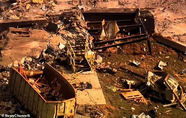 美军工厂惊天爆炸，多人死亡! 建筑瞬间夷为平地，19人失踪，冲击波横扫数十英里（视频/组图） - 1