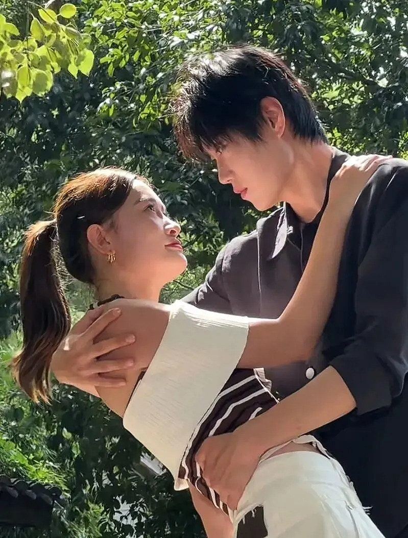 中国微短剧试镜变性骚扰陷阱,要求年轻女“衣著裸露”摆色情姿势(组图) - 6