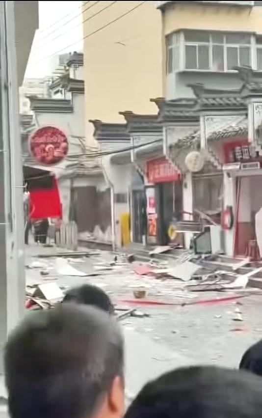 兰州临街商铺突发爆炸，事发路段已封锁仍在排查，已造成一人死亡（组图） - 5