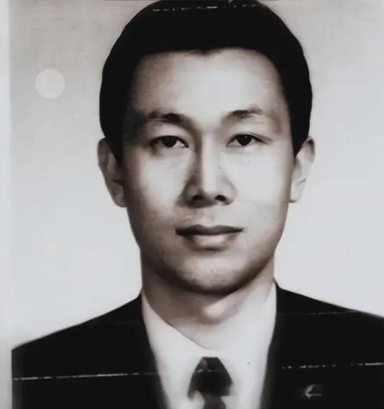 王思聪舅舅跨国杀人案,潜逃21年,雇人肢解目击证人手段残忍(组图) - 1