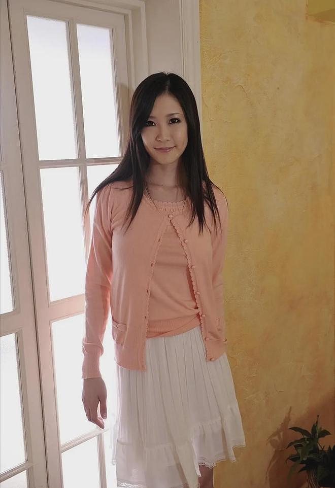 【美女】E级女艺人，五官精致，双腿修长九头身，大家应该都认识她（组图） - 10