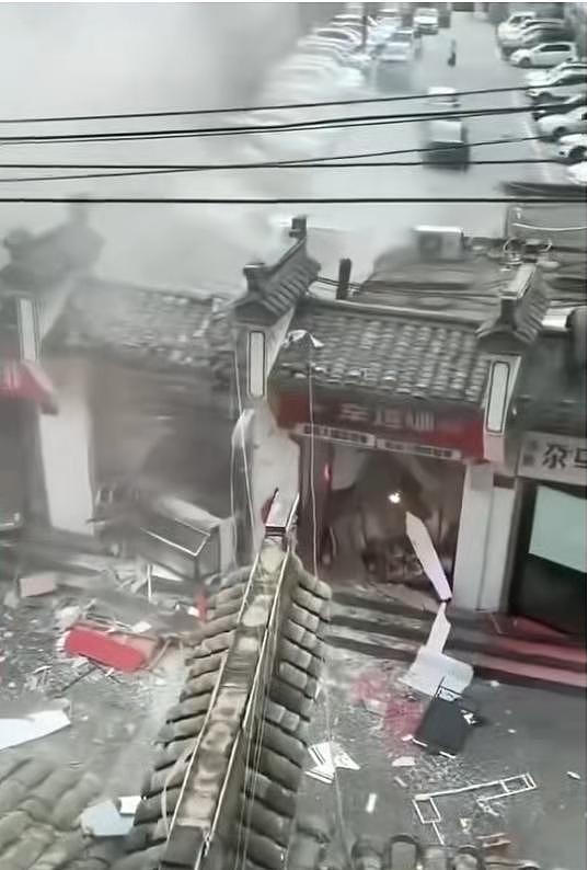 兰州临街商铺突发爆炸，事发路段已封锁仍在排查，已造成一人死亡（组图） - 4
