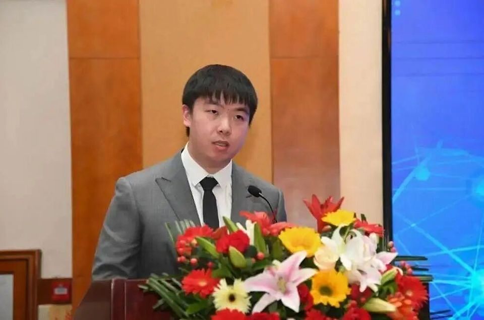 山东首富父子平稳交棒，营收从846亿干到1826亿，宗家羡慕了吗？（组图） - 13