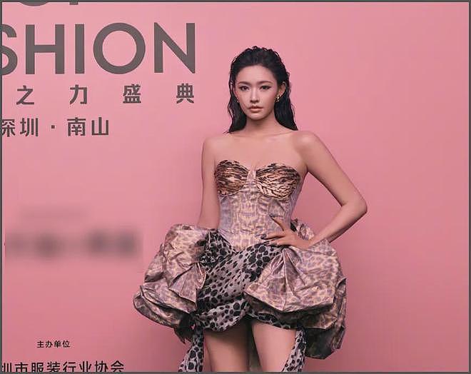 业内曝娜扎被抢休息室，刘亦菲聊天被保镖监听，好精彩的后台大瓜（组图） - 23