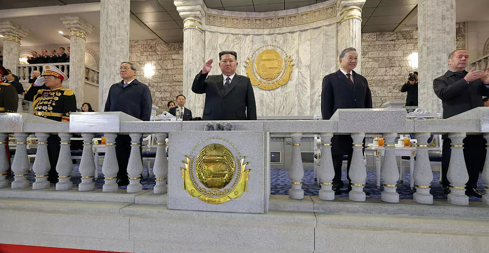 金正恩出席朝鲜劳动党建党80周年阅兵,提派兵援俄(图) - 1