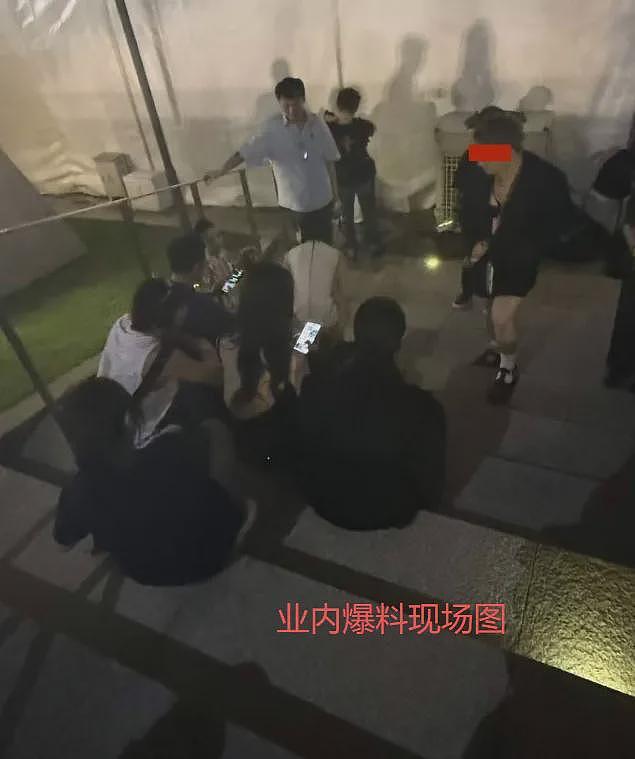 业内曝娜扎被抢休息室，刘亦菲聊天被保镖监听，好精彩的后台大瓜（组图） - 8