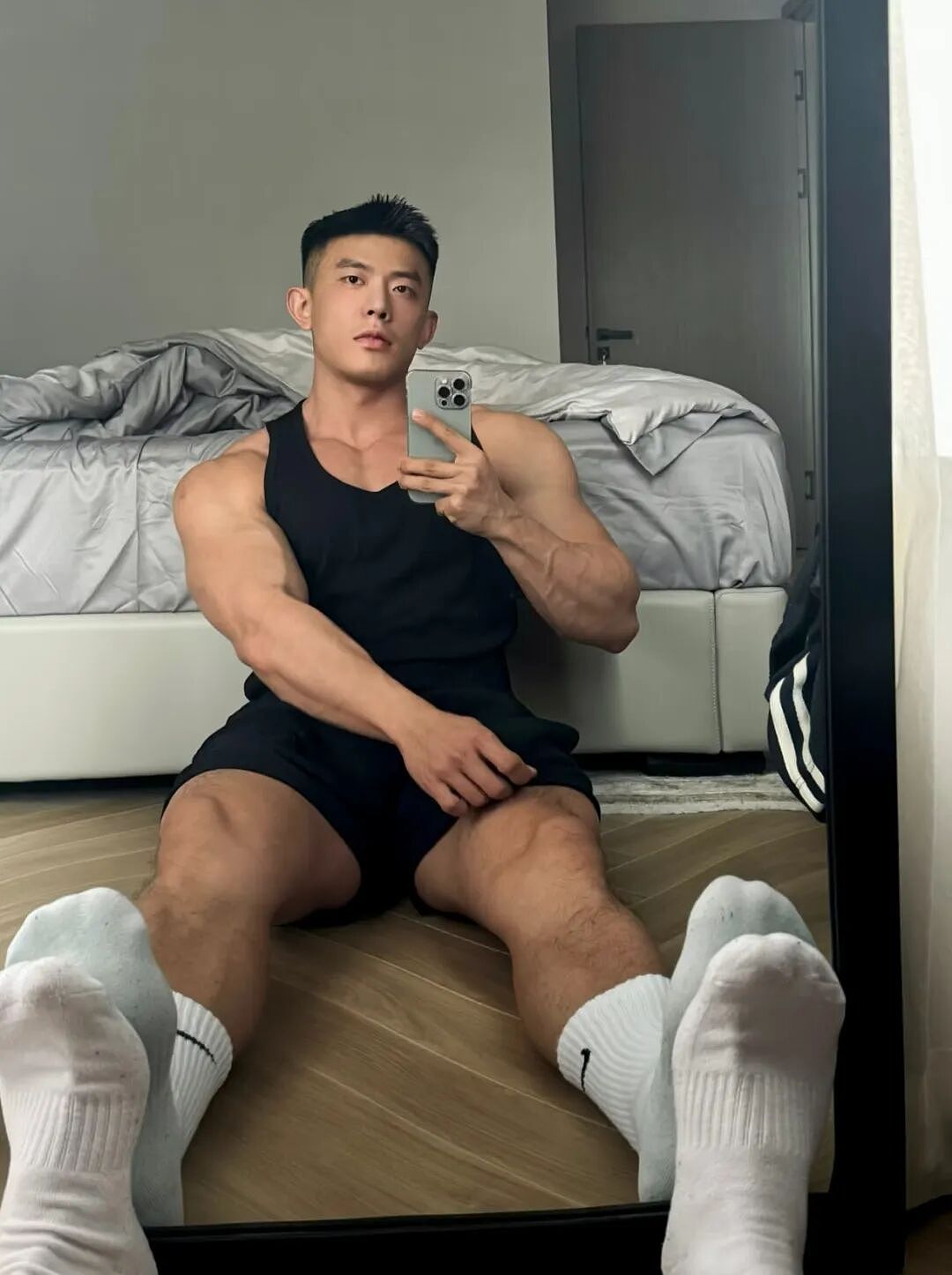 【帅哥】东北白袜粗腿猛男，人形打桩机，虎背蜂腰太诱人...（组图） - 2