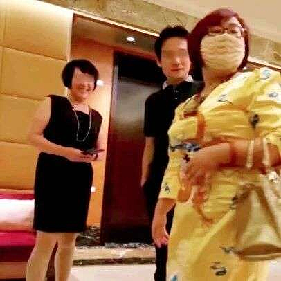 中国“妖姬”卷走470亿成英史上最大诈骗犯?骗走13万老人养老钱,手段太恶!(组图) - 7
