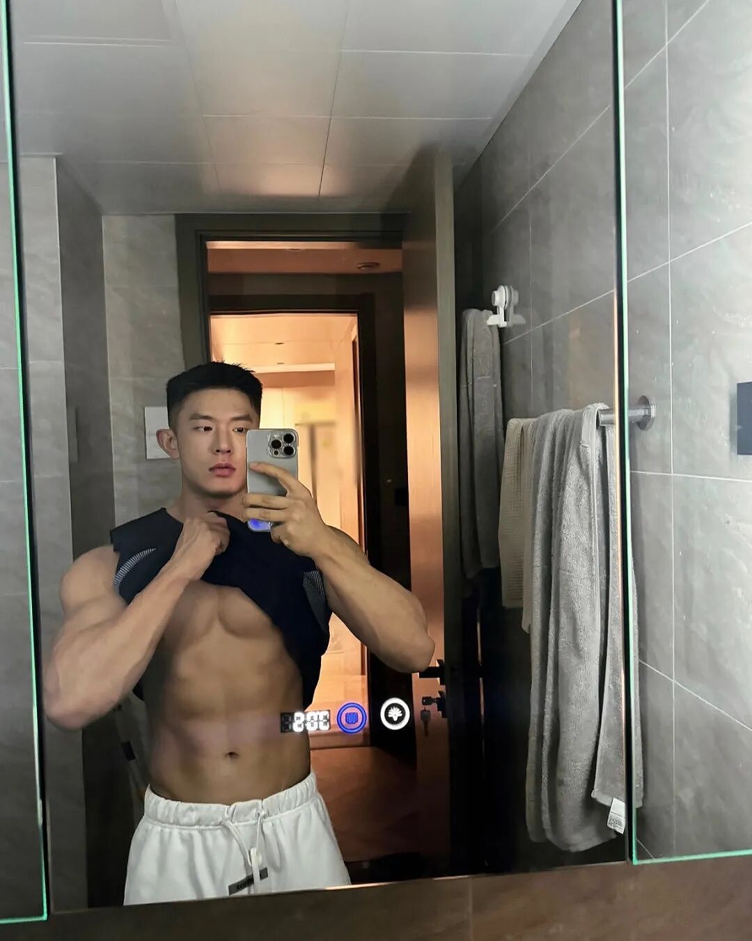 【帅哥】东北白袜粗腿猛男，人形打桩机，虎背蜂腰太诱人...（组图） - 8
